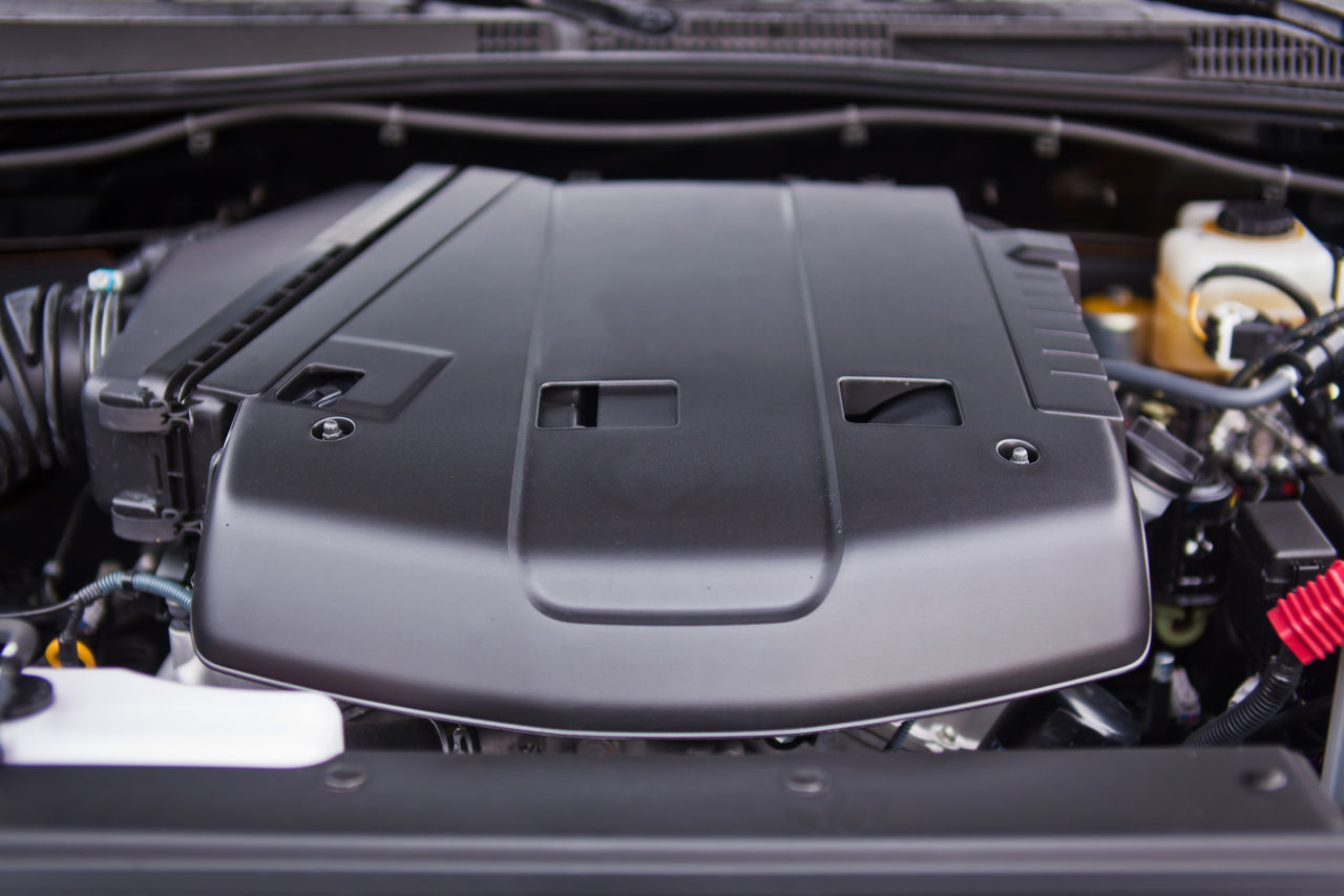 Off-road vehicle's engine with plastic cover