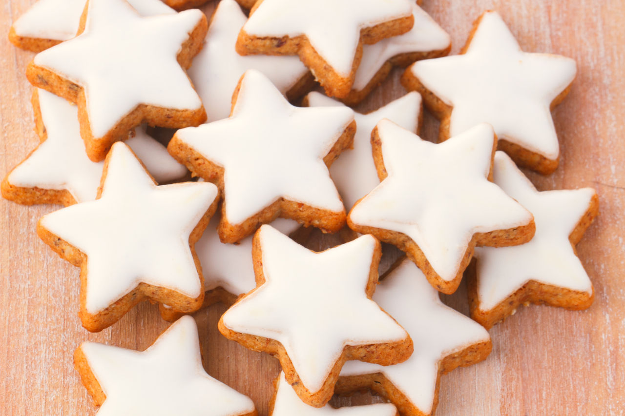Cinnamon stars, german zimtsterne